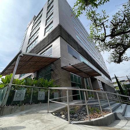Hotel Bh El Poblado Medellin Bagian luar foto