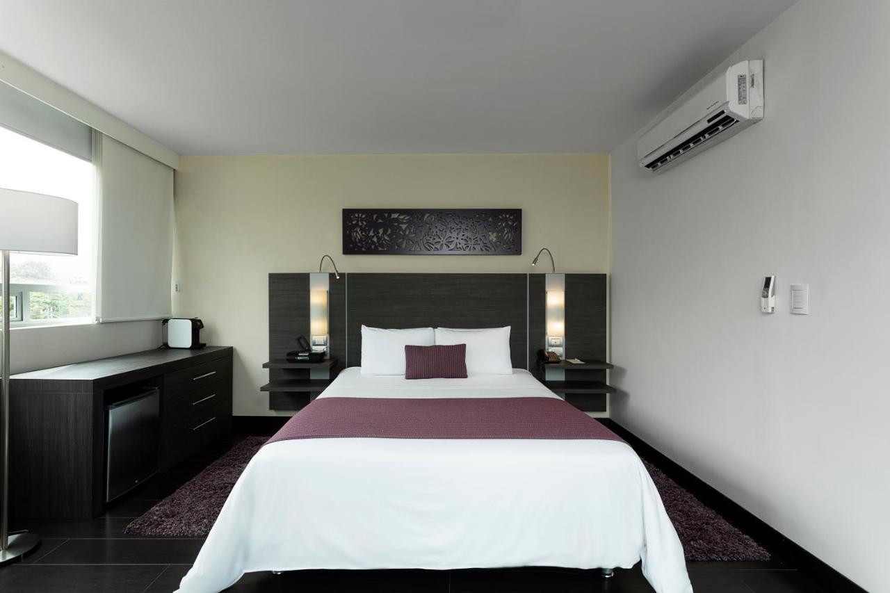 Hotel Bh El Poblado Medellin Bagian luar foto