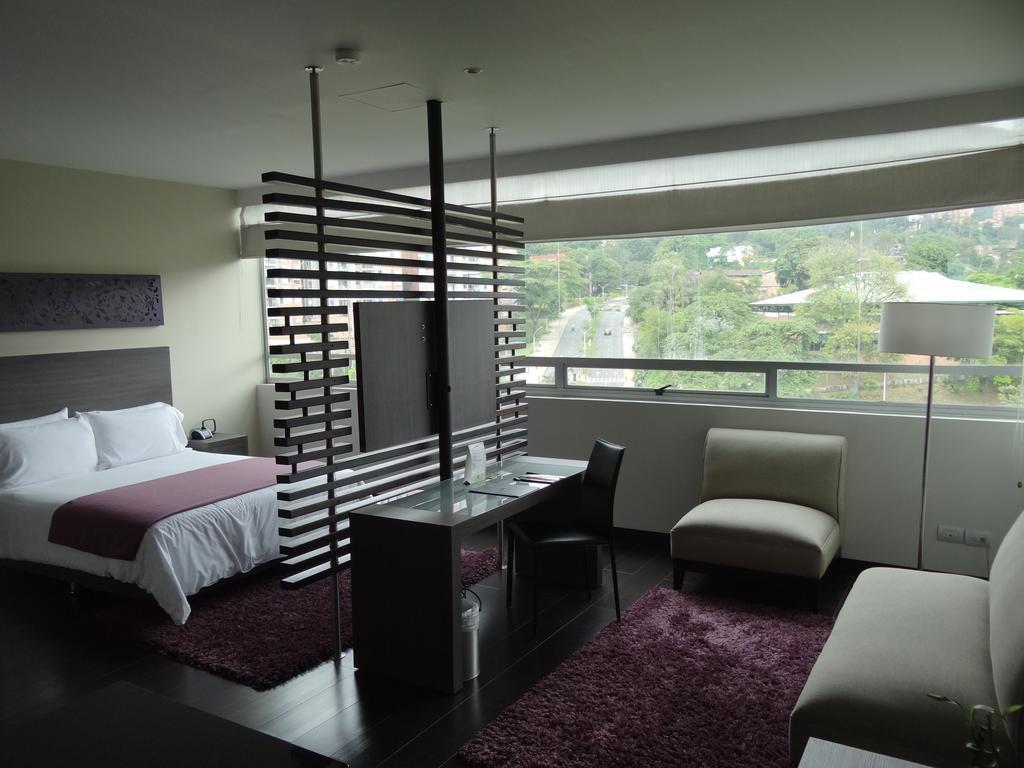 Hotel Bh El Poblado Medellin Bagian luar foto