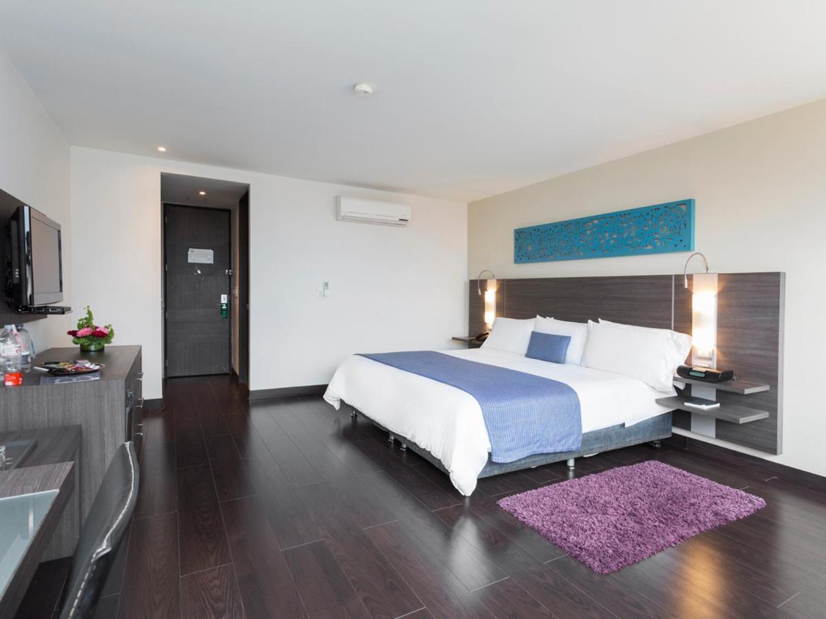 Hotel Bh El Poblado Medellin Bagian luar foto