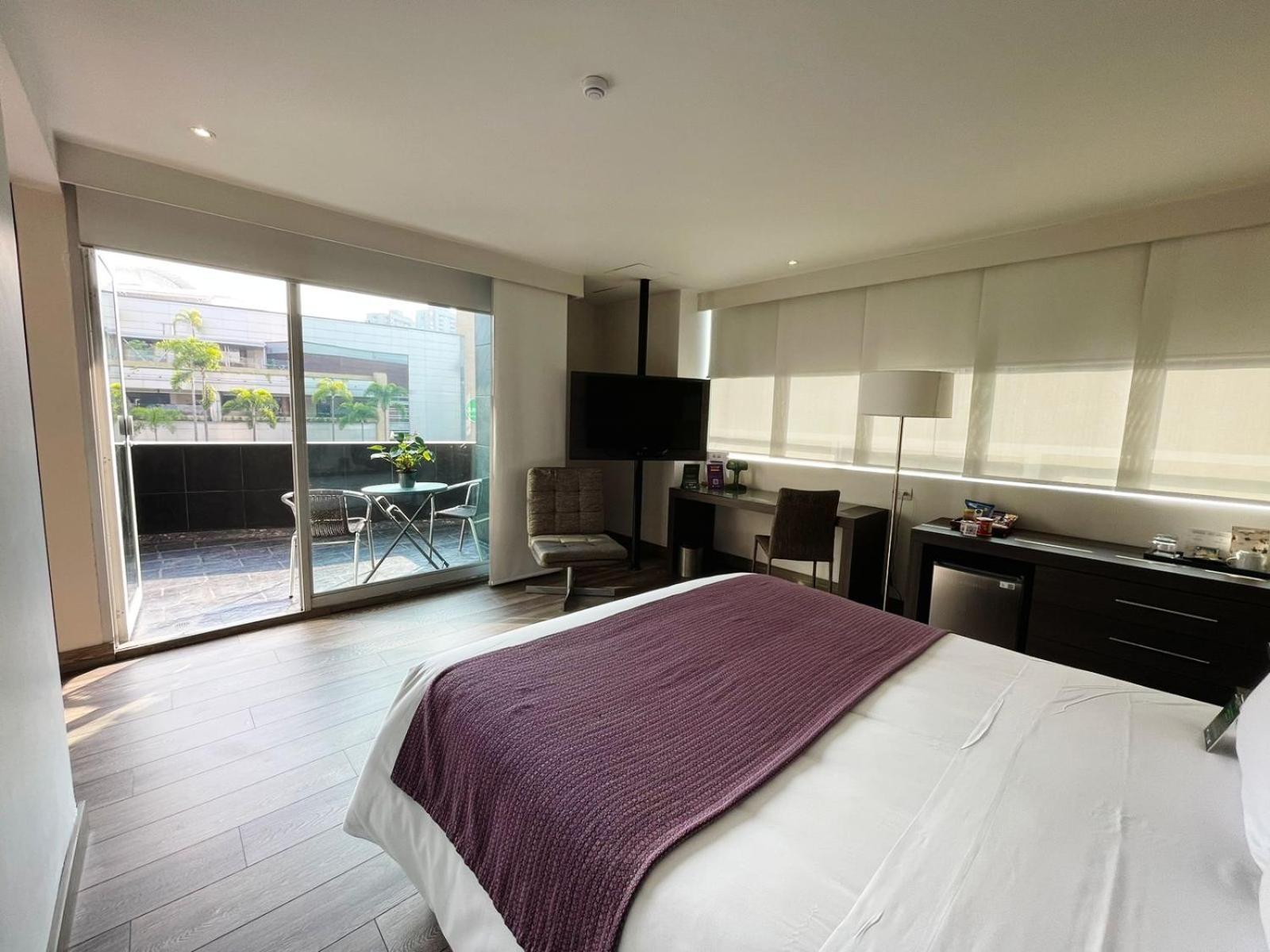 Hotel Bh El Poblado Medellin Bagian luar foto