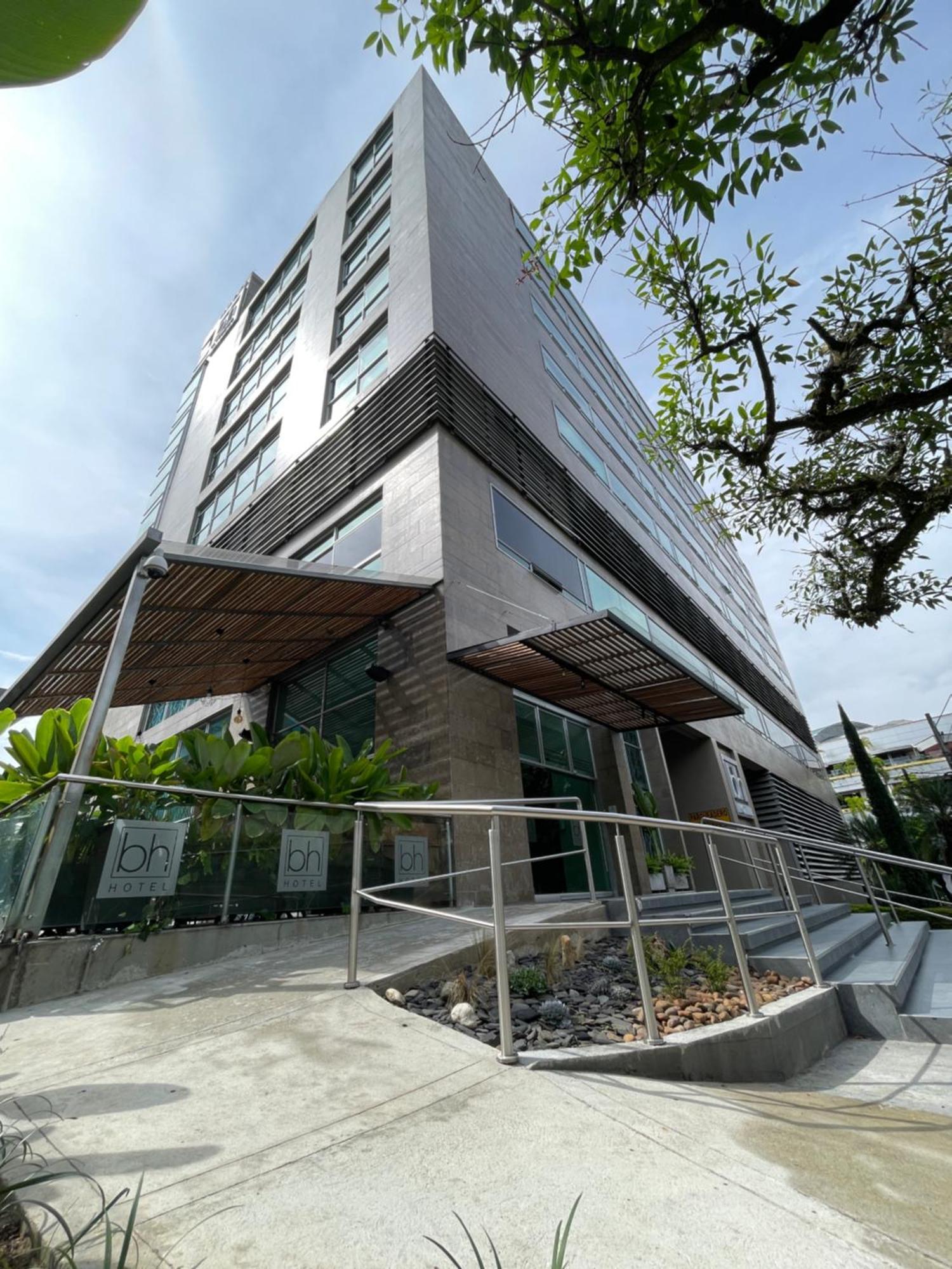 Hotel Bh El Poblado Medellin Bagian luar foto
