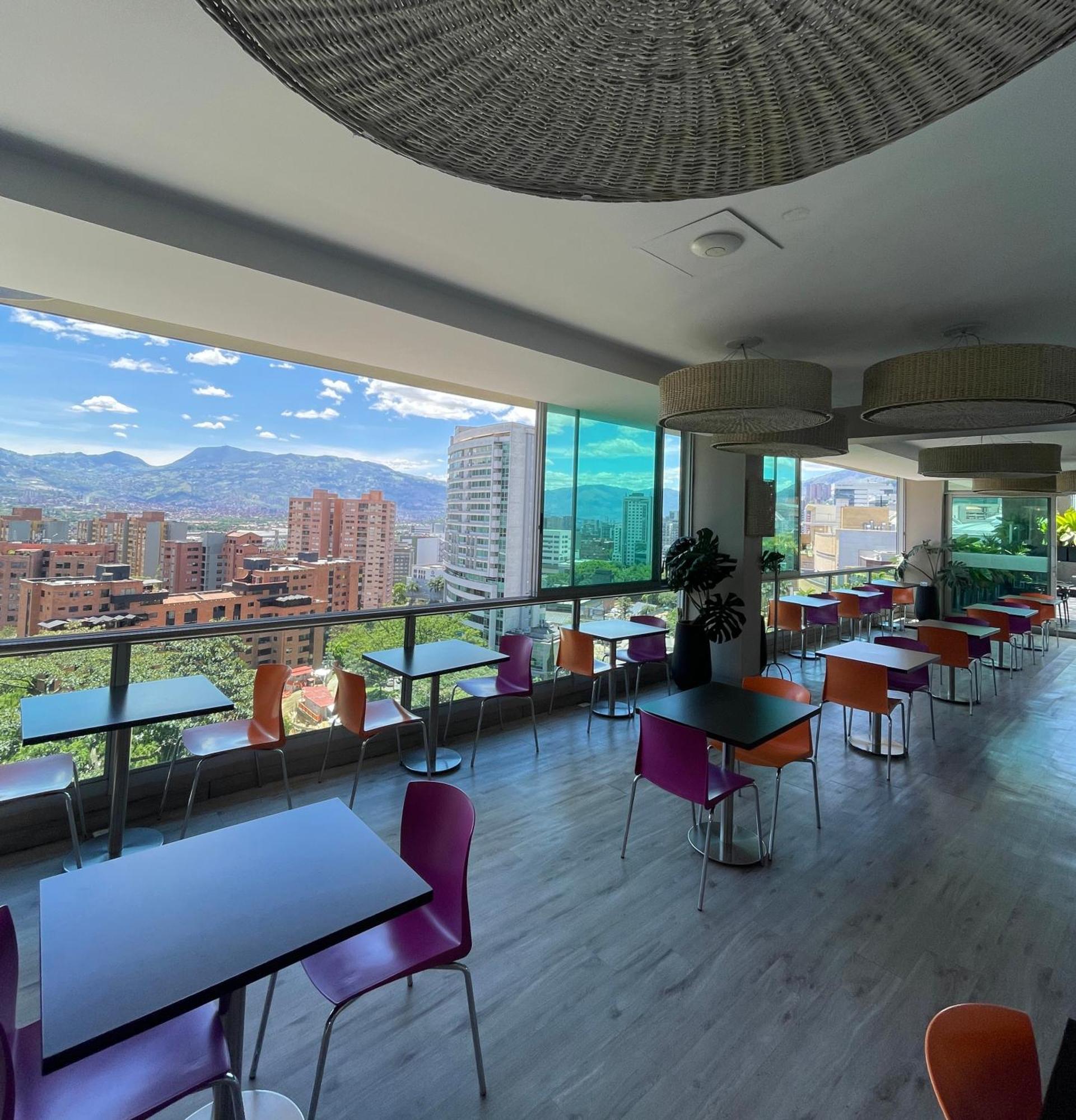 Hotel Bh El Poblado Medellin Bagian luar foto