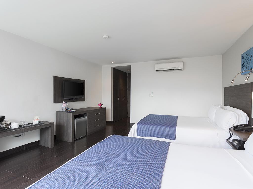 Hotel Bh El Poblado Medellin Bagian luar foto