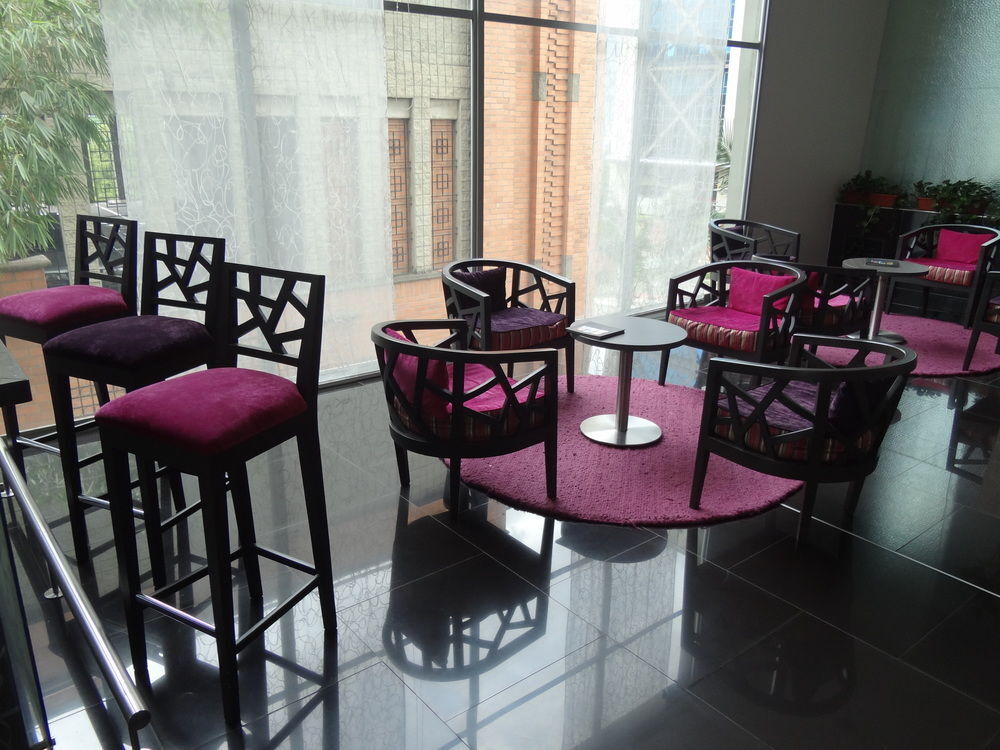 Hotel Bh El Poblado Medellin Bagian luar foto