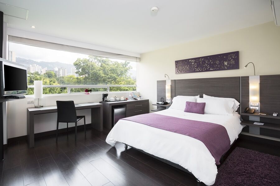 Hotel Bh El Poblado Medellin Bagian luar foto